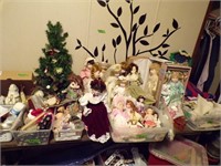 Large misc lot of Dolls