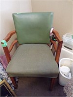 Wood frame, vinyle, cloth chair