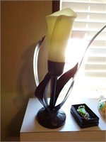 Metal base Tulip lamp