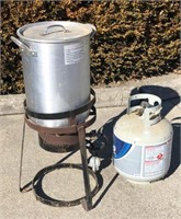 Propane burner w/ tank & kettle-(PICK-UP ONLY)