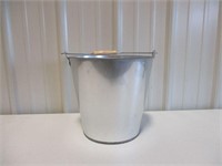 10 Liter metal bucket with handle