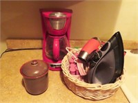 CONTENTS OF LAUNDRY ROOM: COFFEE MAKER