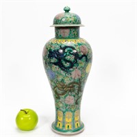 CHINESE FAMILLE VERTE LIDDED MEIPING VASE