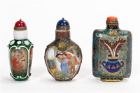 THREE CHINESE SNUFF BOTTLES INCLUDING CLOISONNE