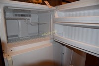 GE 2 door refrigerator/freezer