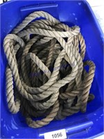 Tub w/ heavy rope