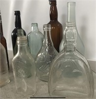 VINTAGE ASSORTED LOT OF GLASS BOTTLES
