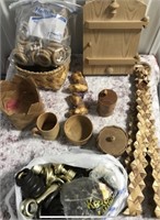 ASSORTED LOT OF WOODEN RINGS LAMP OTHERS