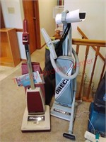 2 vacuum cleaners - Oreck +