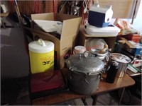 Assorted kitchen items - Ward's pressure cooker +
