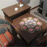 End table w/lamp