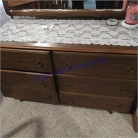 Dresser- 6 drawers, mirror