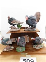 Royal Slam turkey display shelf and 5 turkeys.