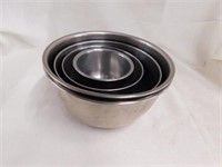 5 stainless steel mixing bowls. Largest is 9.5"