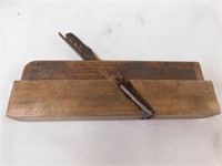 Small antique wooden plane. Good condition. 9.5"