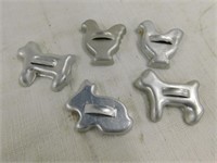 Toy cookie cutters: 3 horses - 2 dogs - 1 lion -