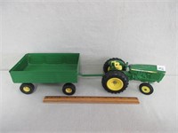 QUALITY CAST JOHN DEER TOY TRACTOR