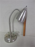 CLEAN MODERN ADJUSTABLE DESK LAMP