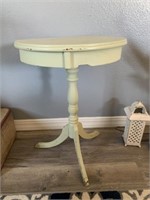 Vintage sm. round plant stand/end table