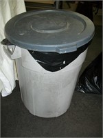 Ouutdoor garbage can