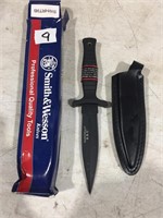 Smith & Wesson Fixed Blade Knife w/ Sheath
