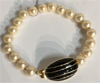 Faux Pearl Bracelet With Enameled Clasp