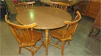 ROUND DINETTE TABLE W/4 CHAIRS W/2 LEAVES