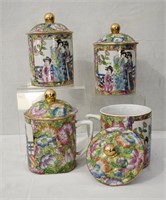 4 pcs Lidded Famille Rose Porcelain Mugs