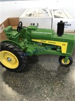 Ertl JD 620 tractor