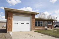 Brick Office, 2600 SF, Garage, Commercial Building