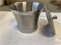 Ice Bucket with lid and scoop