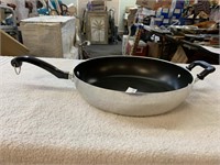 Farberware non stick 12in frying pan