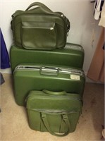 Green Vintage Luggage Set