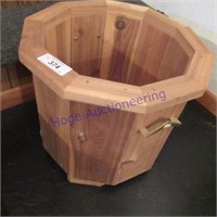 Wood pot