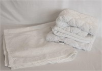 Vera Wang Bathmat Lot With Shower Curtain White