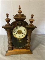 VICTORIAN MANTLE CLOCK WITH KEY