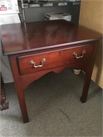 Drexel Heritage End Table w/ 2 handle Drawer