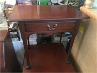 Drexel Heritage End Table w/ Single Handle Drawer