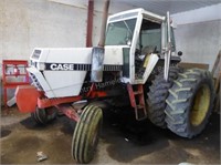 Case 2290 tractor - runs - leaks trans/hyd oil w/