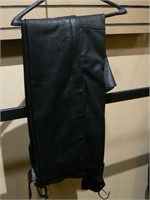 Size XXL Z1R black leather Sabot chaps