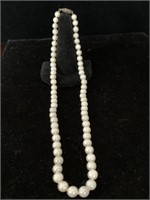 PEARL TYPE NECKLACE