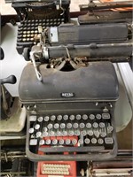 Royal Typewriter (rough condition)