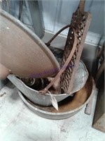 galvanized bucket, pan, metal grate