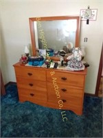 Dresser w/ mirror & contents