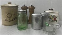 VINTAGE ASSORTED LOT OF KITCHEN ITEMS