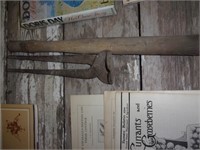 Hammer handle and hoof  trim tool