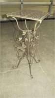METAL PLANT STAND OR TABLE