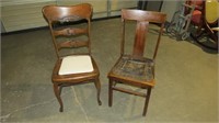 2 OAK MISMATCHED DINING CHAIRS, LEATHER SEAT