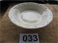 SERVING BOWL RED AND IVORY USA