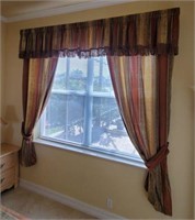 Curtains in Dining Room